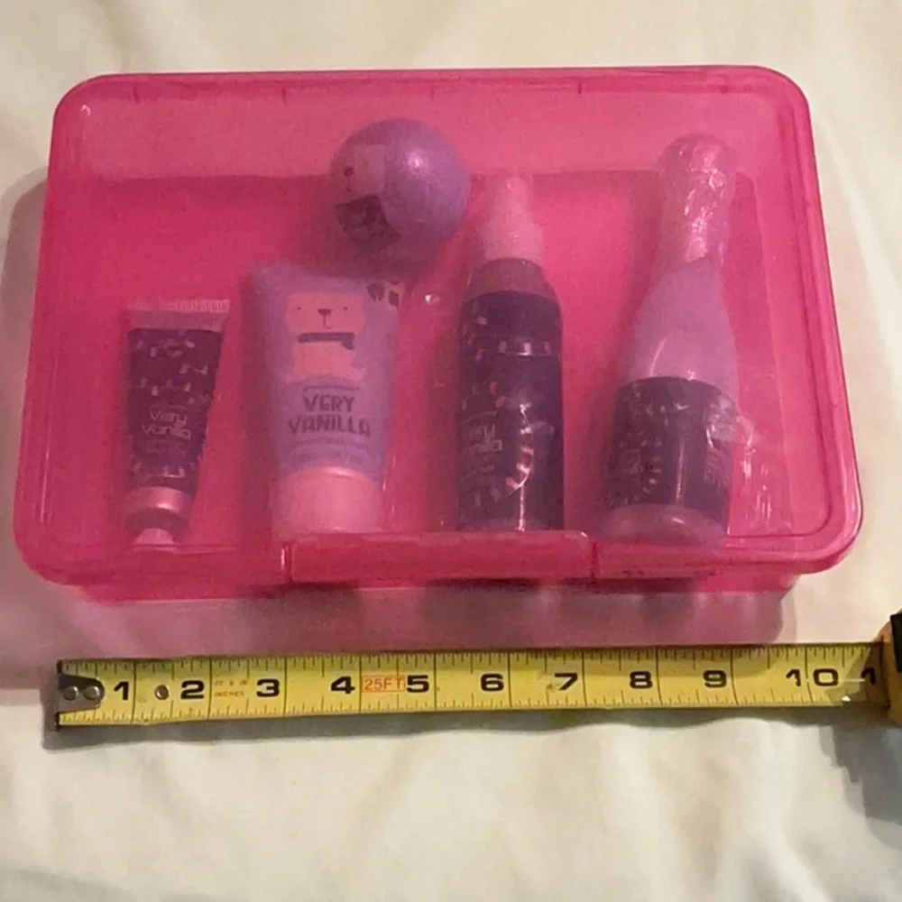 🛍️ NEW Kids Bath & Body Set — Pink Travel Case